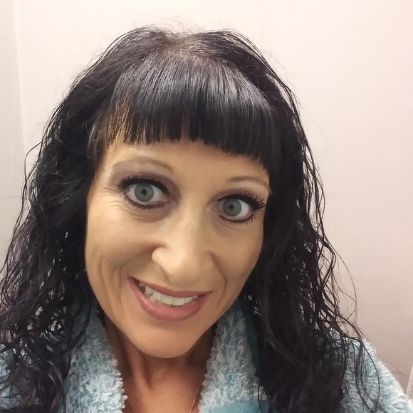 Meet your Posher, Sarah - Picture 2 of 2